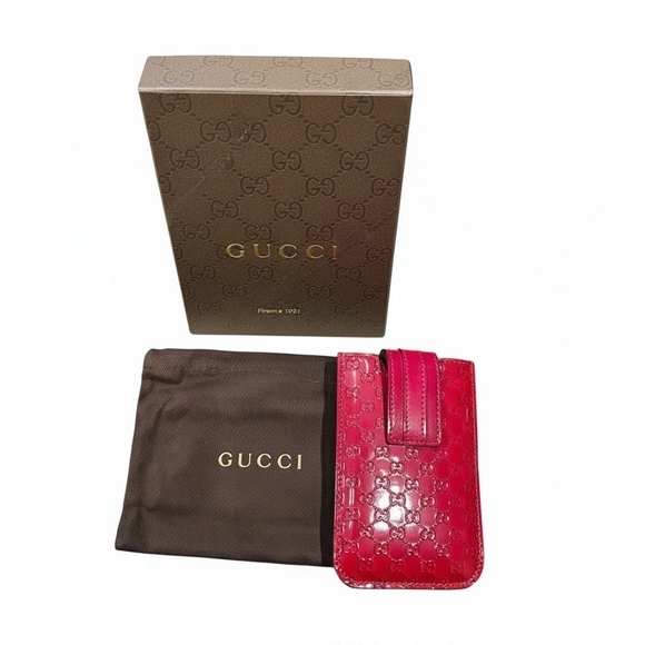 Gucci Accessories - 💥HOST PICK💥 Gucci Guccissima Red Embossed Card Holder